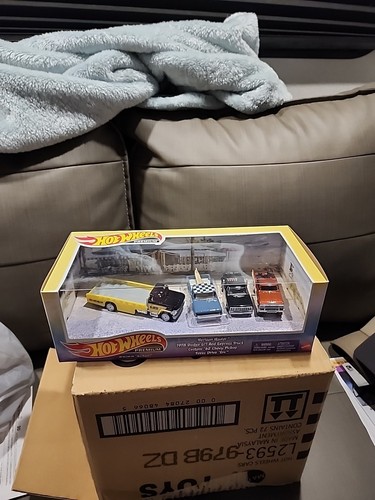 Hot wheels diorama truck - hot,